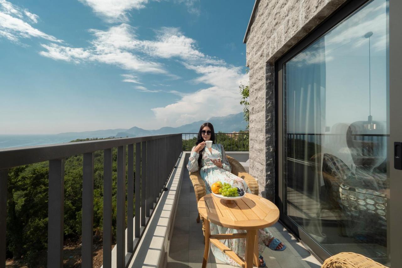 Connecting Room with Balcony and Sea View