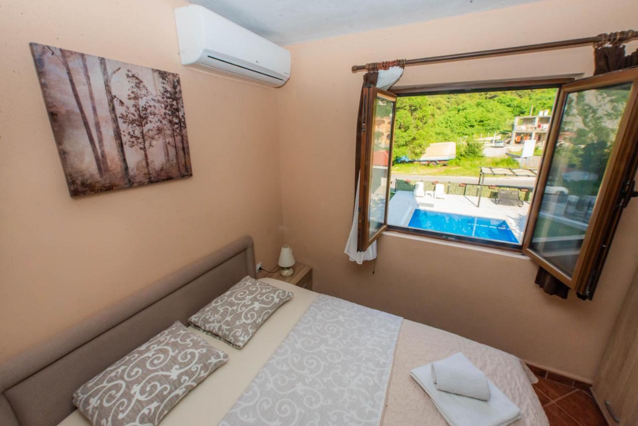 Standard Studio,1104630891:JPEG