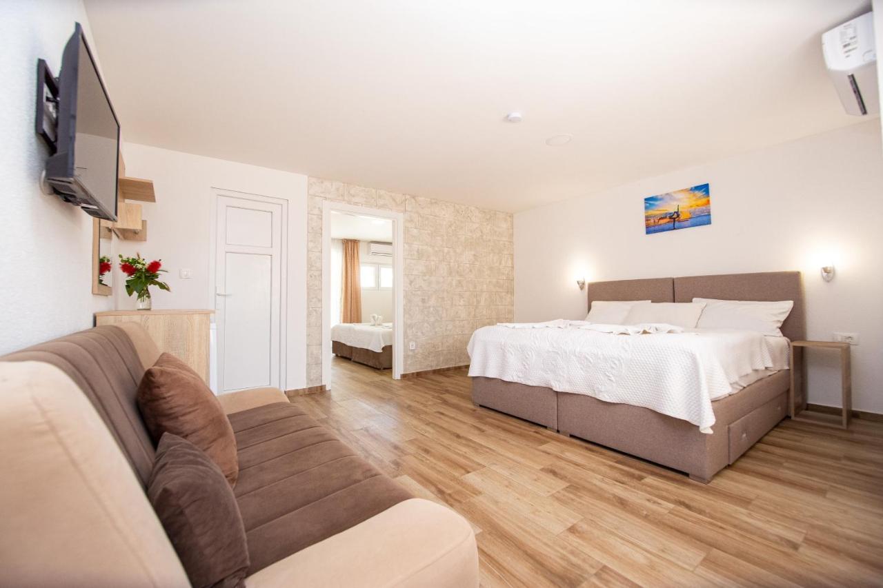 Two-Bedroom Apartment (4 Adults),1111016994:JPEG