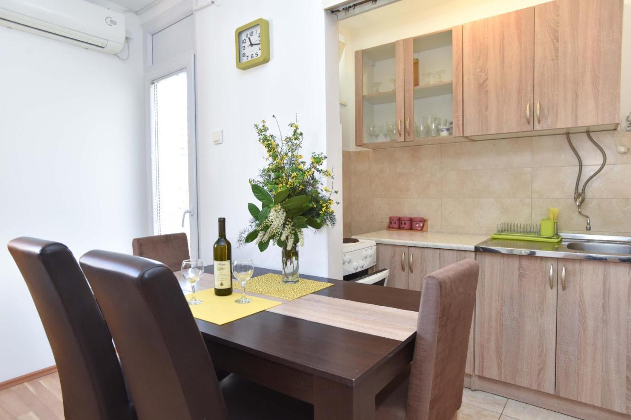 One-Bedroom Apartment,1202873038:JPEG