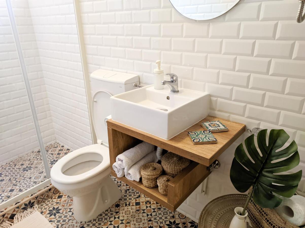 Single Room with Shared Bathroom,1206594364:JPEG