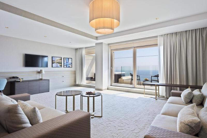 Executive Junior Suite with Jacuzzi Bath