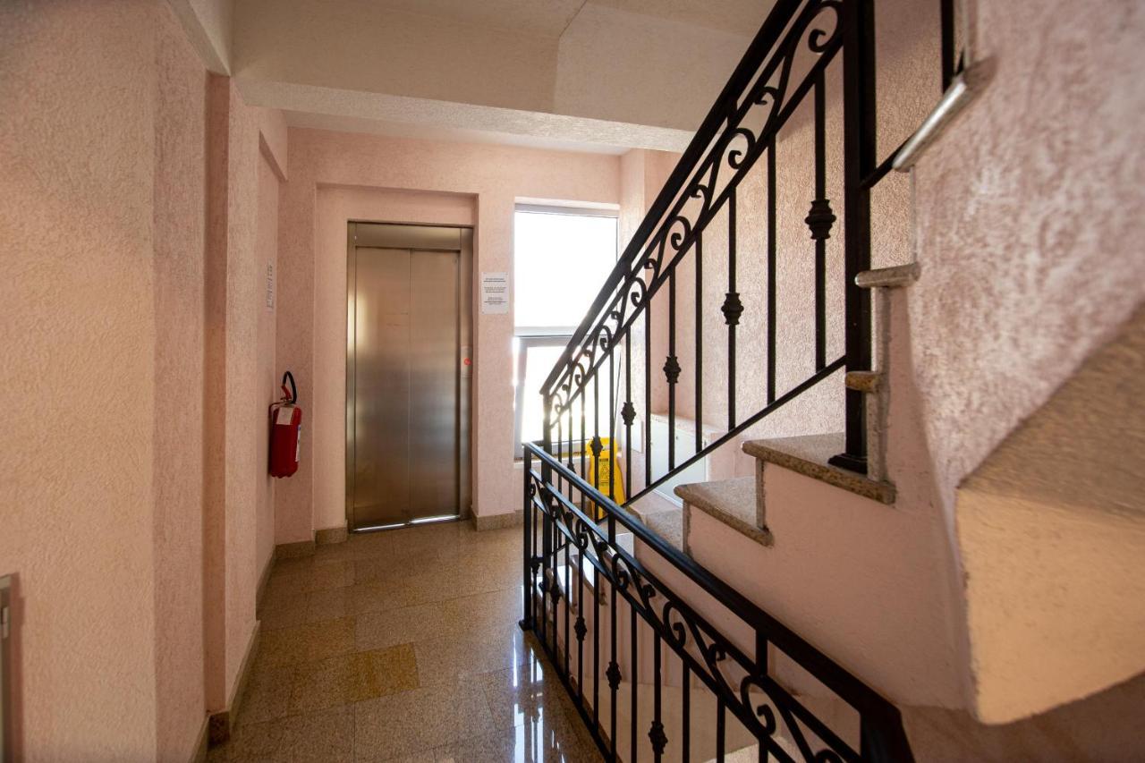 One-Bedroom Apartment,1247013109:JPEG