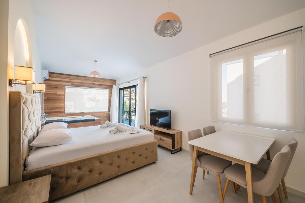 Doppelzimmer mit Balkon und Meerblick