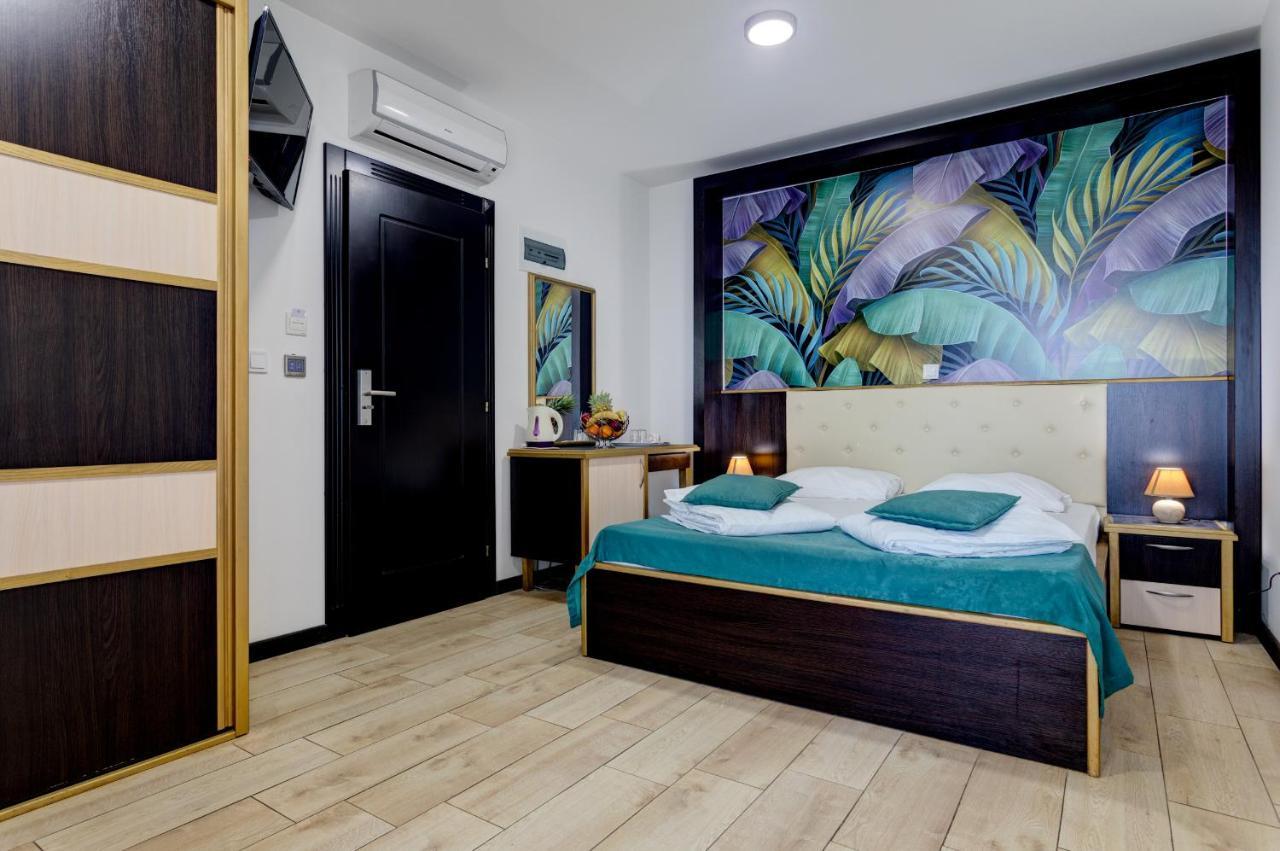 Doppelzimmer mit Balkon und Meerblick