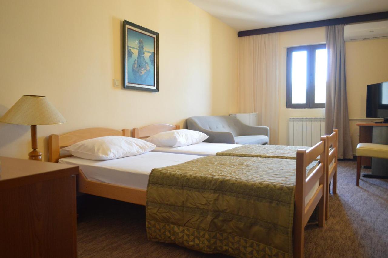 Doppel- oder Zweibettzimmer