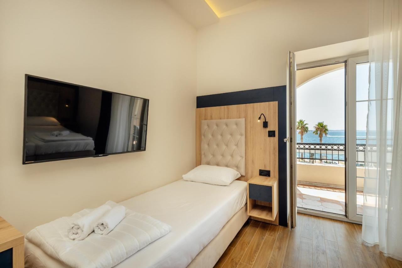 Deluxe Triple Room with Sea View