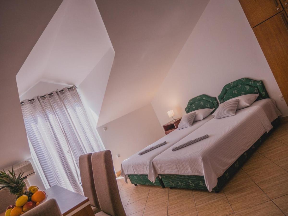 Zweibettzimmer mit Terrasse