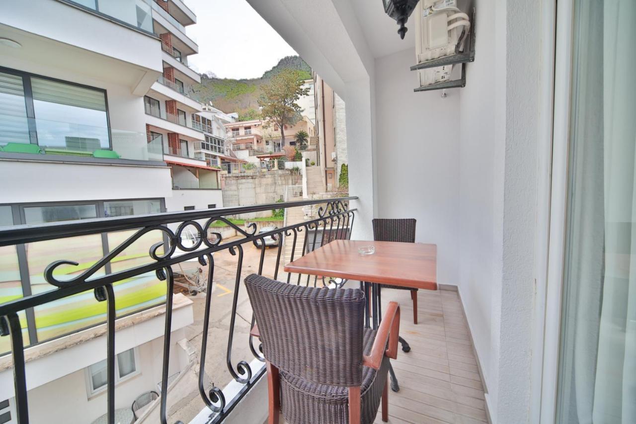 Standard Double Room with Terrace (28)