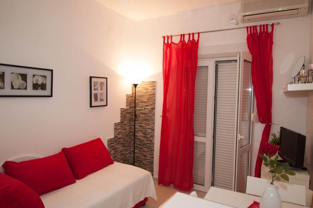 Comfort One-Bedroom Apartment with Balcony