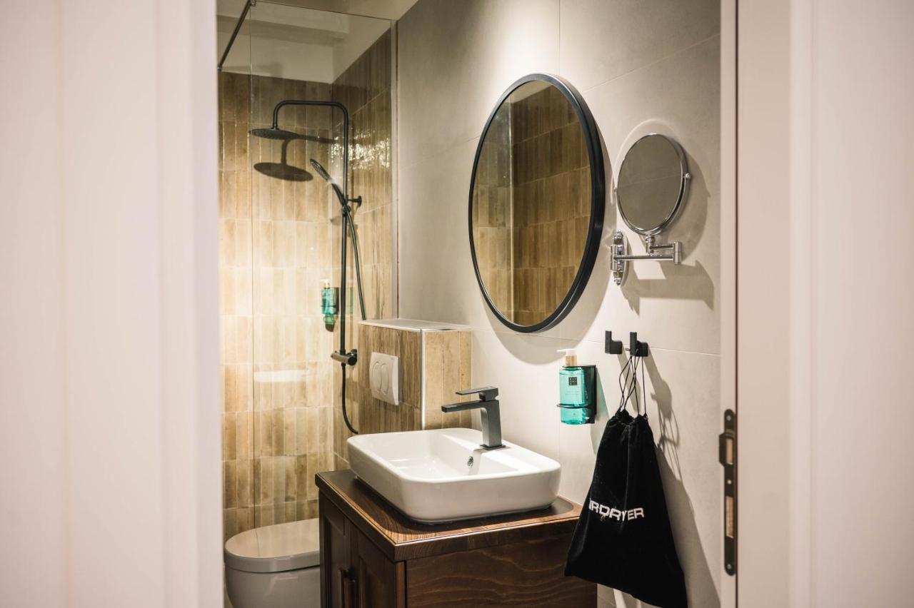Deluxe Queen Suite