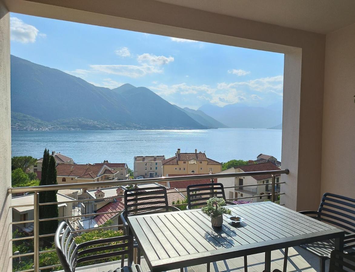 Appartamento con 2 Camere da Letto, Balcone e Vista mare