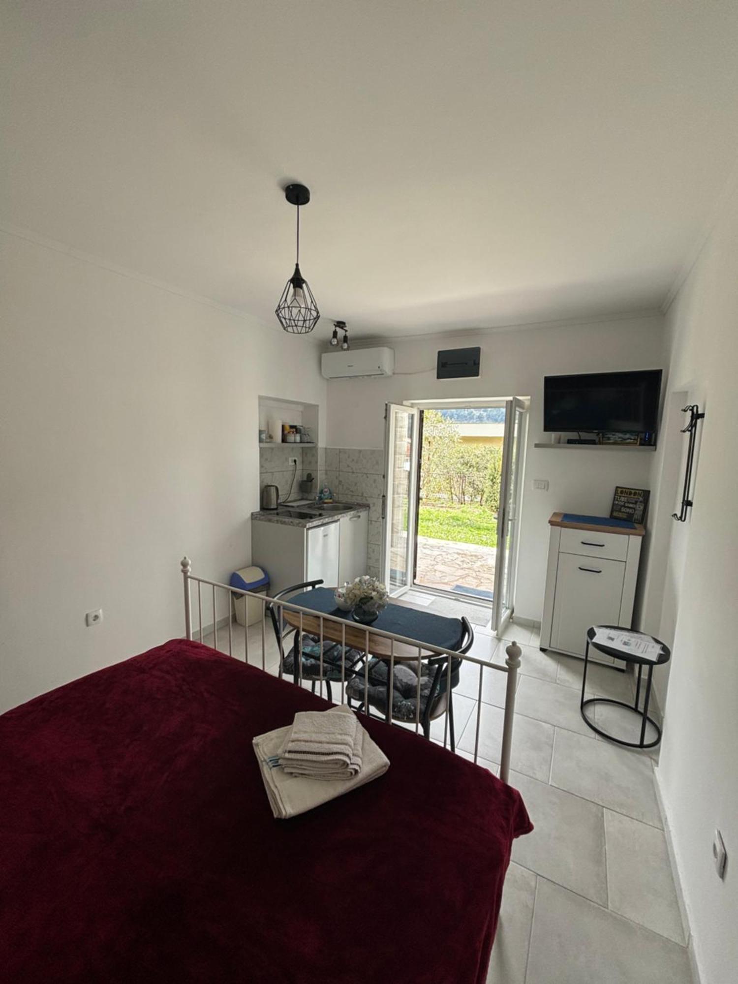 Studio with Terrace,1499780221:JPEG