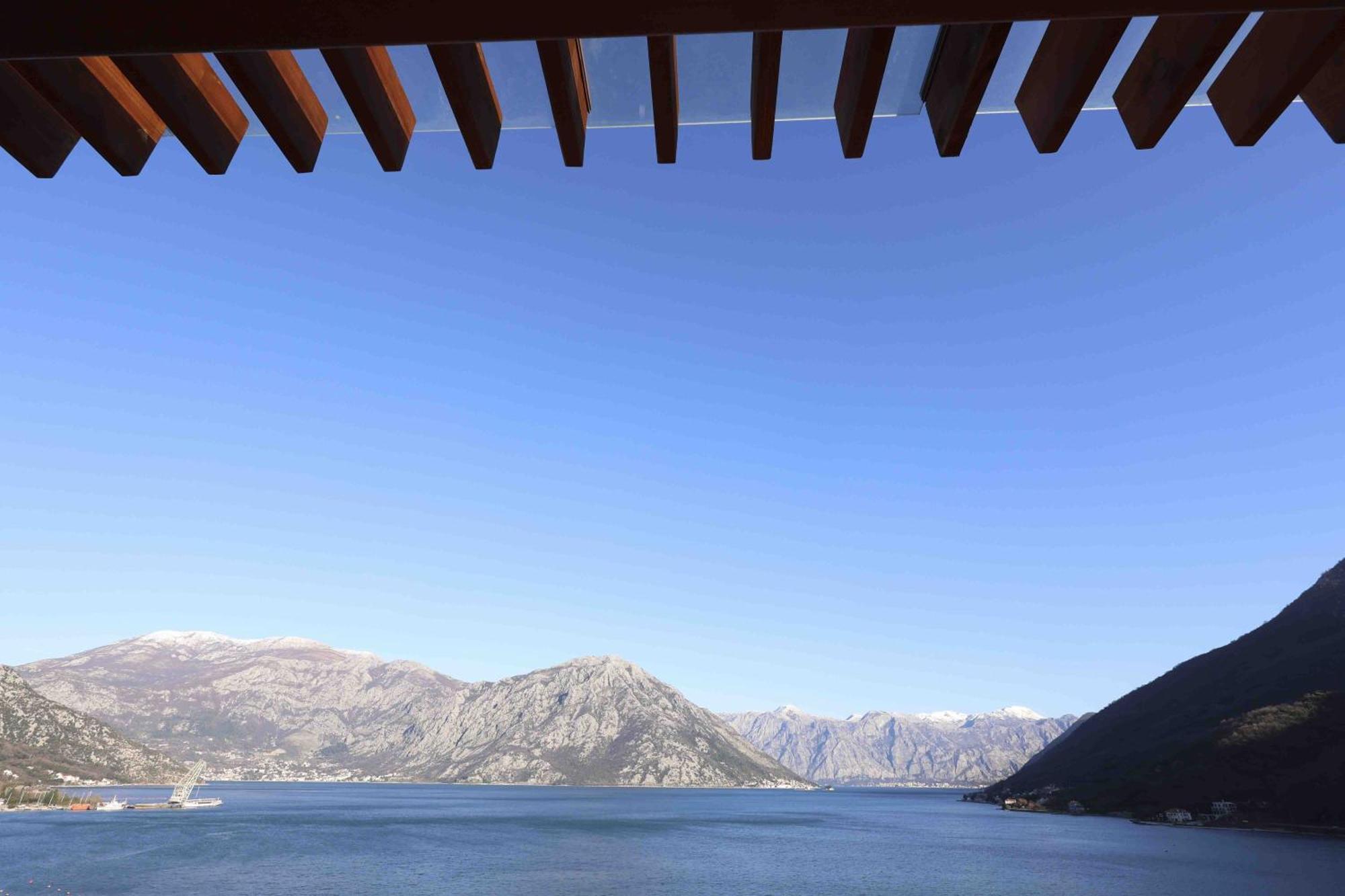 Deluxe Two Bedroom Apartment with Balcony and Sea View (4+2)
