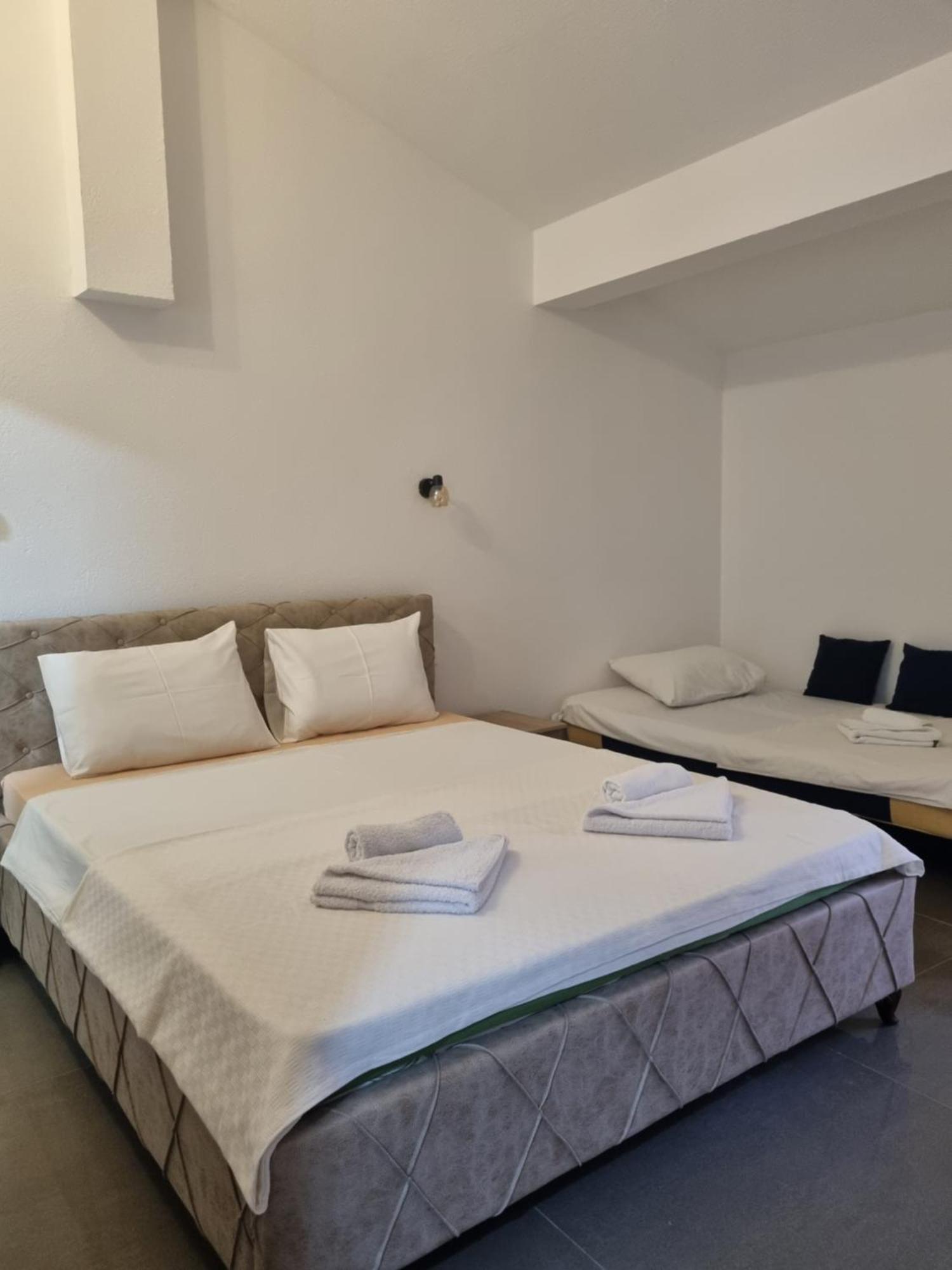 Dreibettzimmer mit Balkon