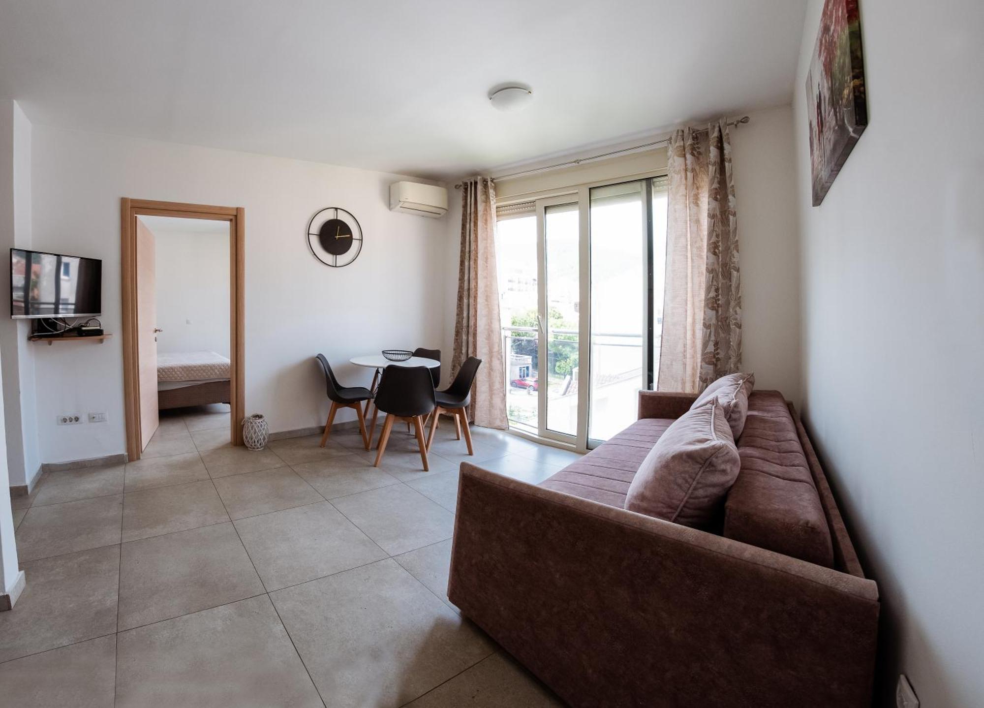 Apartment with Mountain View,1594774407:JPEG