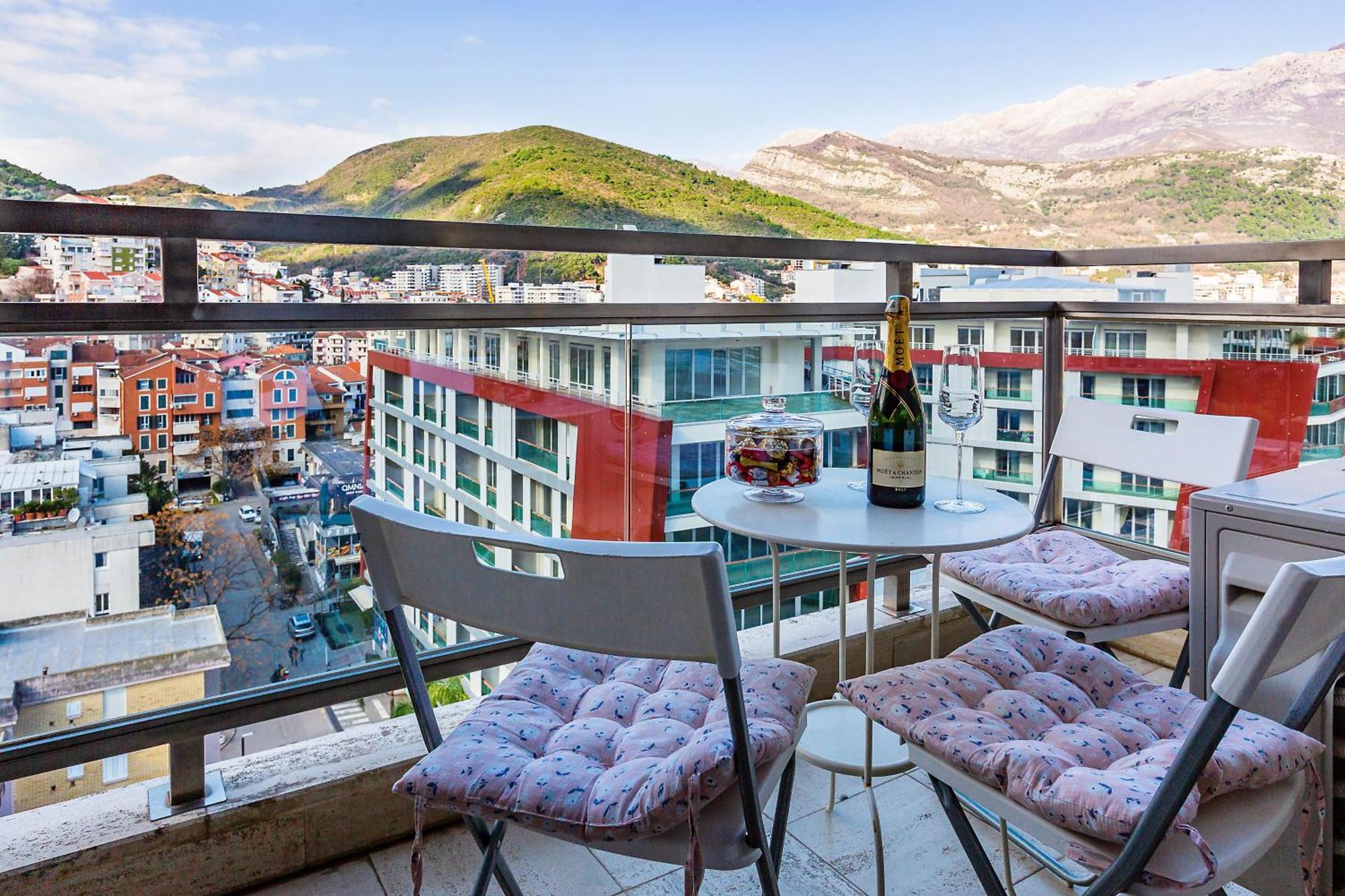 One-Bedroom Apartment with Balcony,1646374689:JPEG