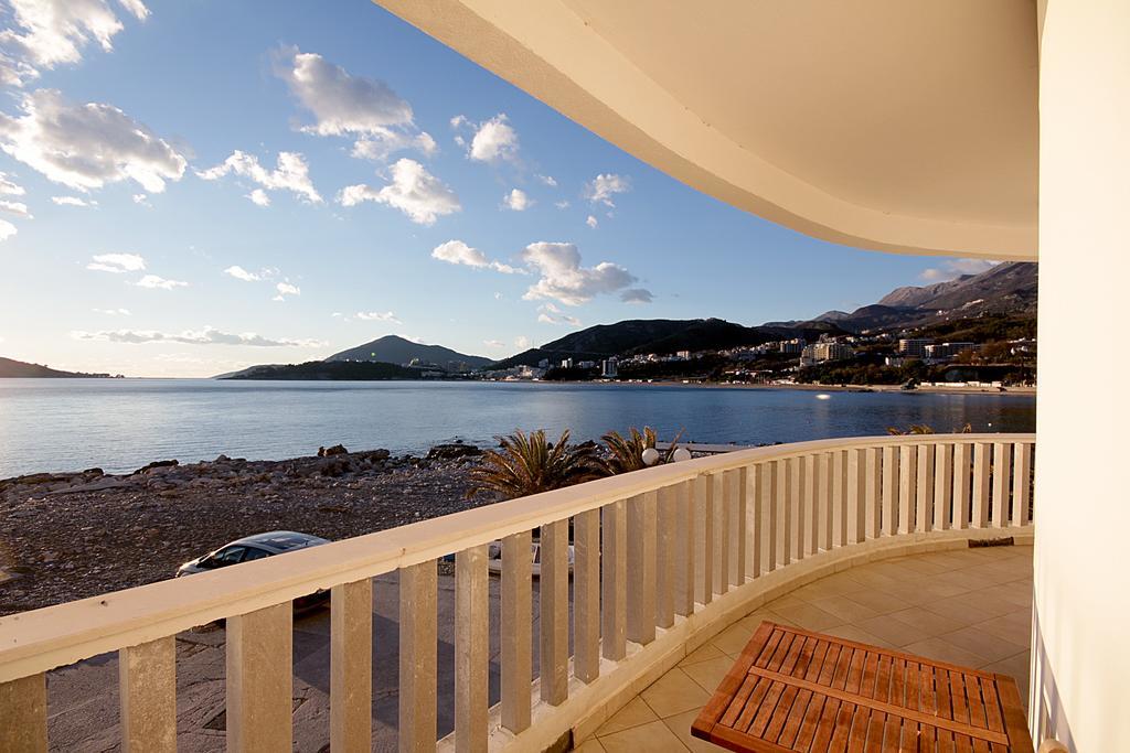 Three-Bedroom Apartment with Sea View,1322779450:JPEG