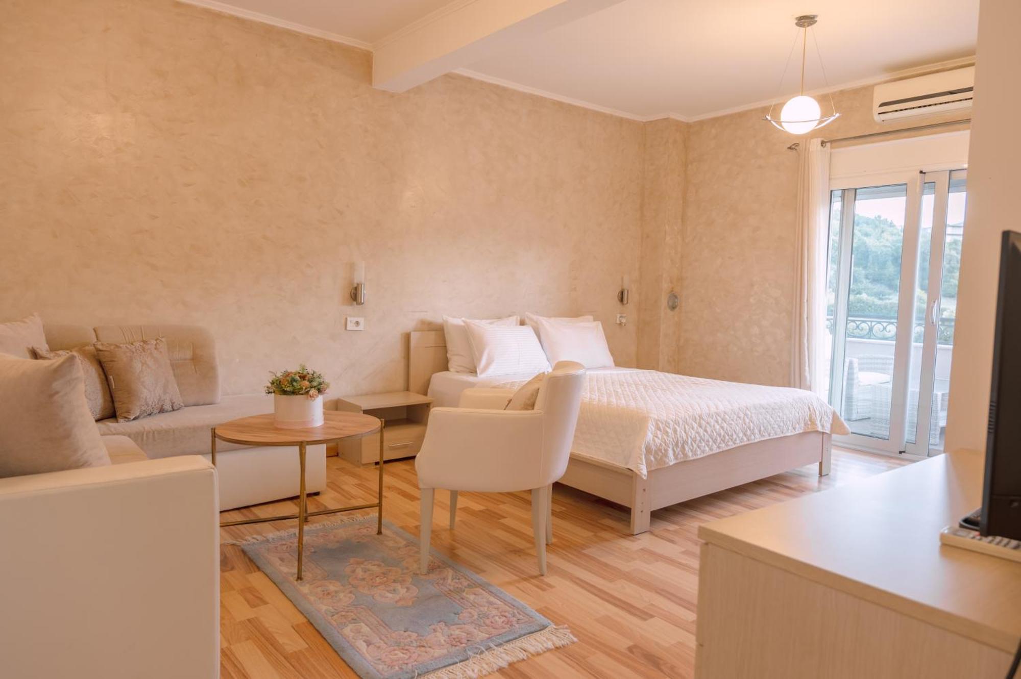 Deluxe One-Bedroom Apartment with Garden View