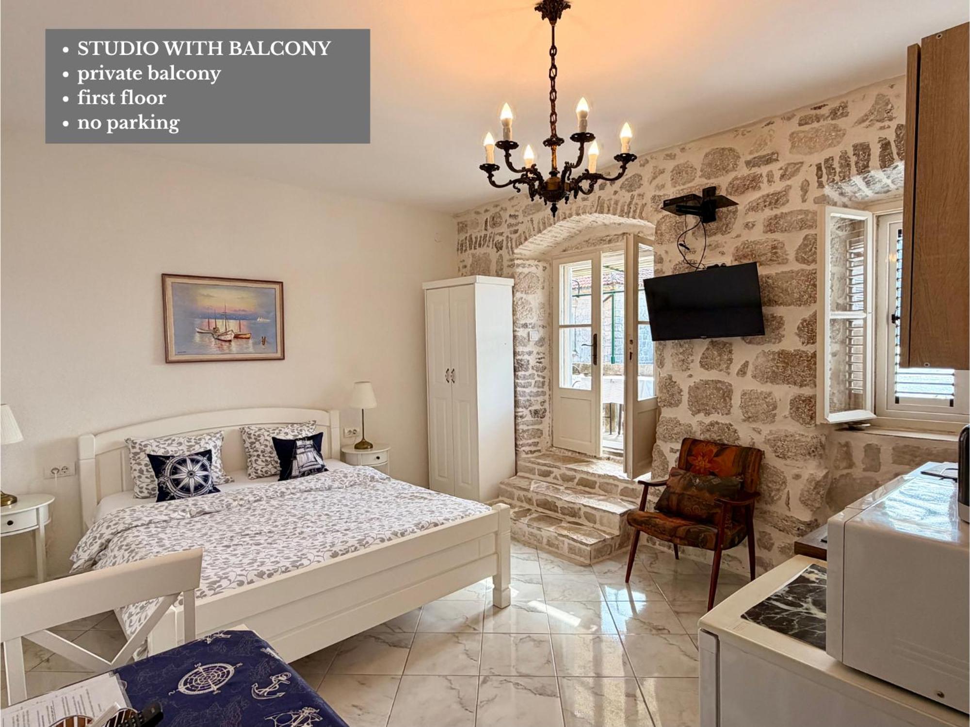 Studio with Balcony,1758485066:JPEG