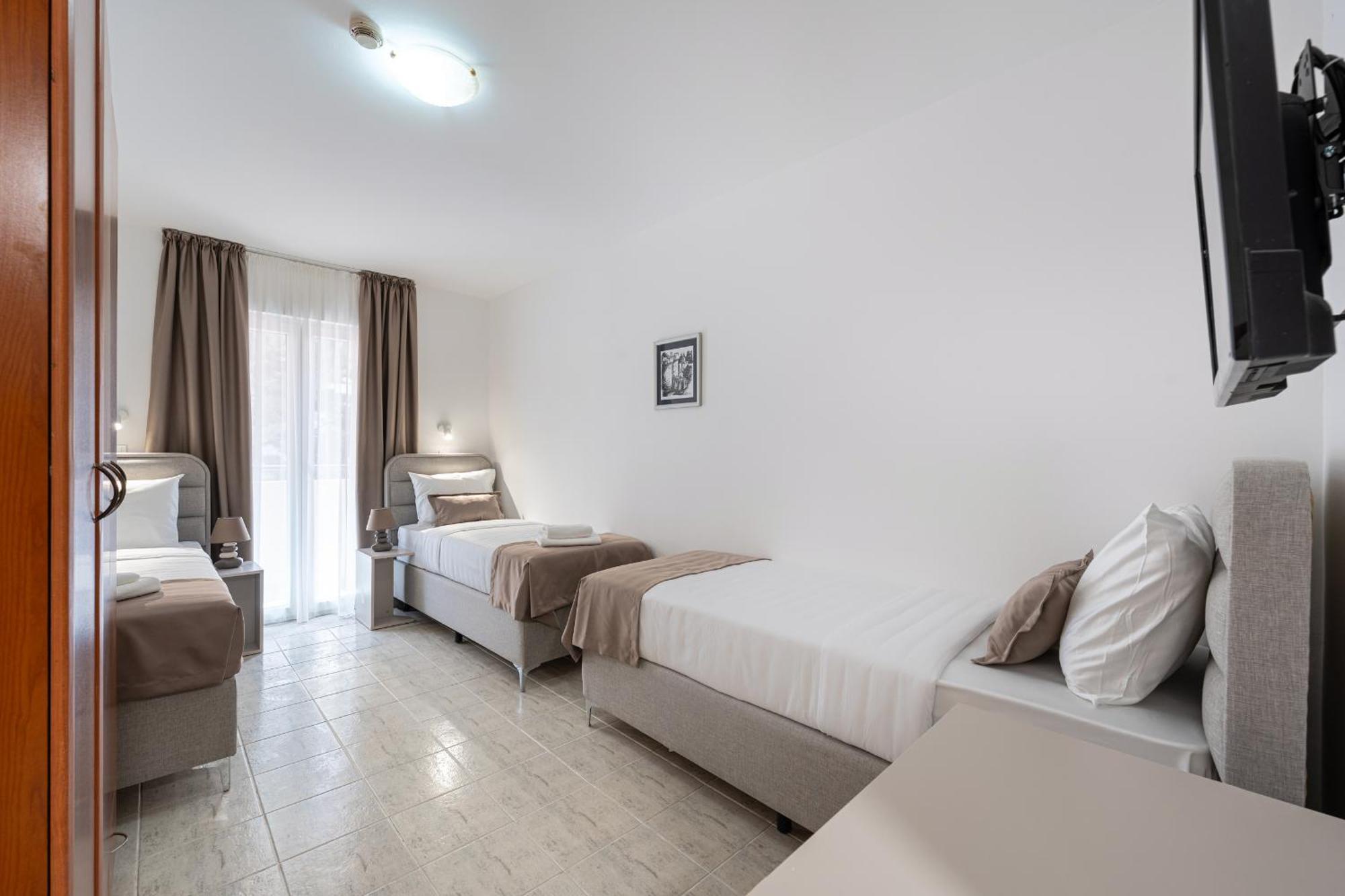 Basic Triple Room