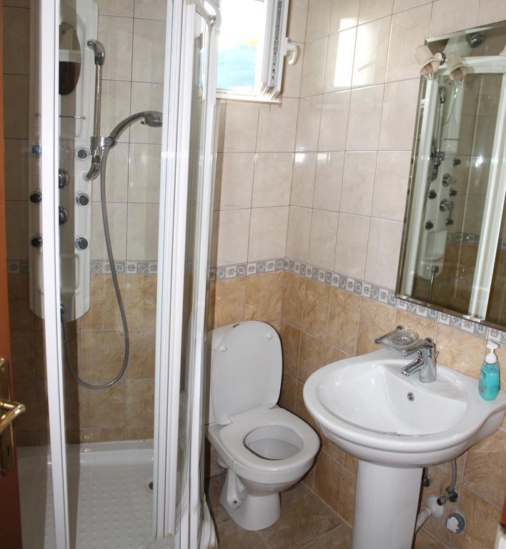One-Bedroom Apartment,195584875:JPEG