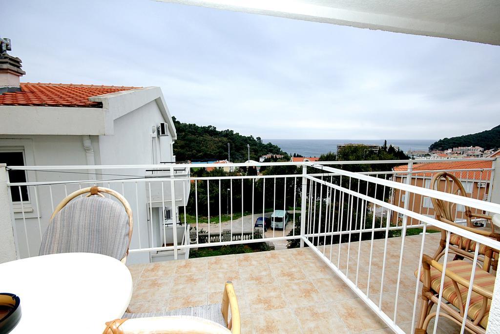 Studio with Balcony and Sea View
