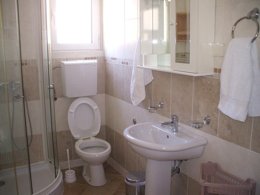 One-Bedroom Apartment with Balcony