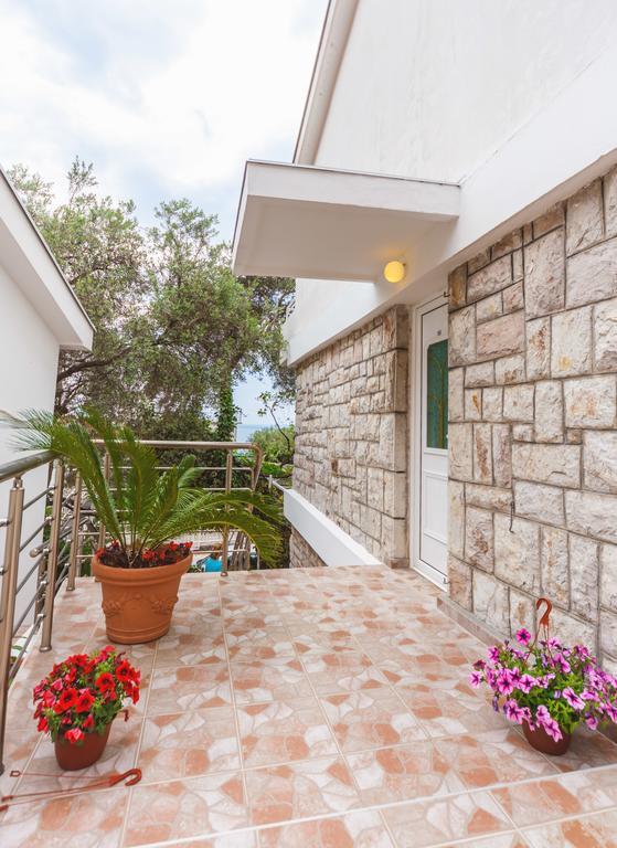 Appartamento con 2 Camere da Letto, Balcone e Vista mare