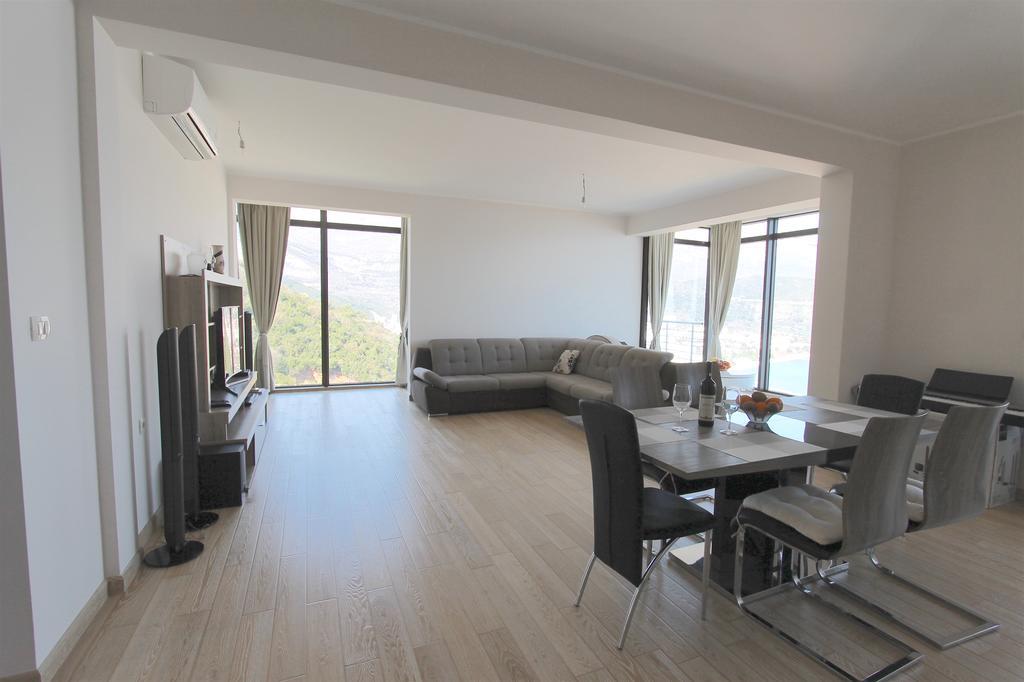 Appartement 3 Chambres avec Balcon et Vue sur la Mer