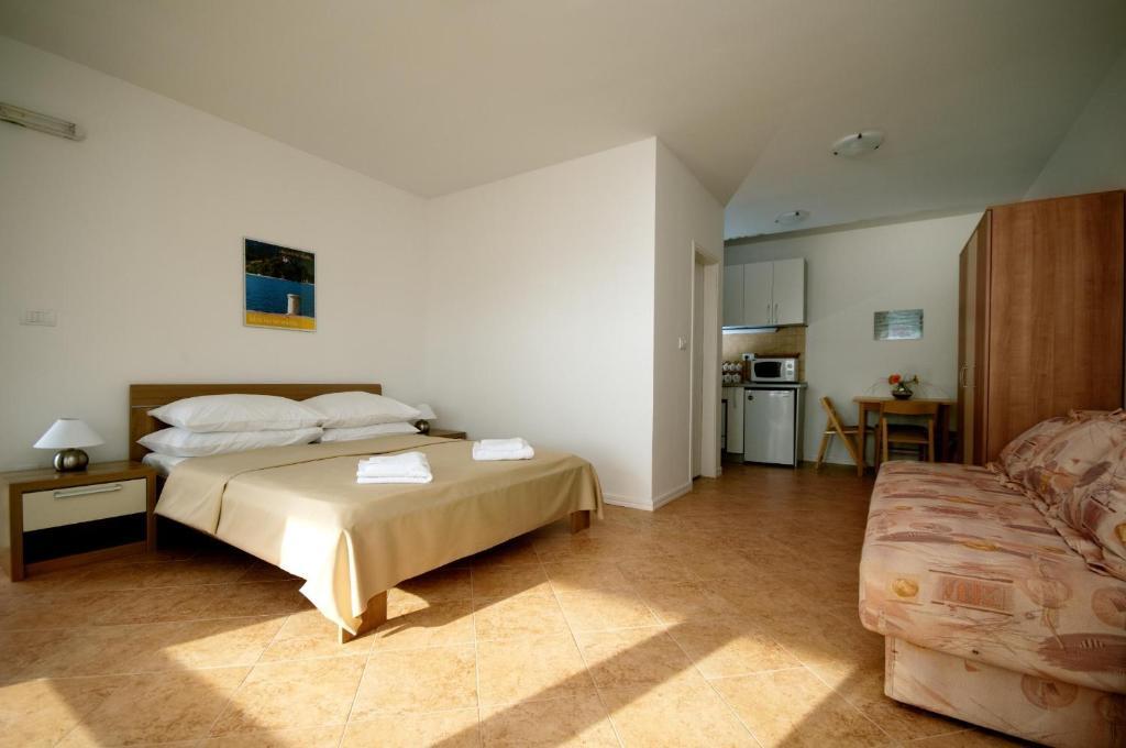 Superior Studio with Balcony,34201459:JPEG