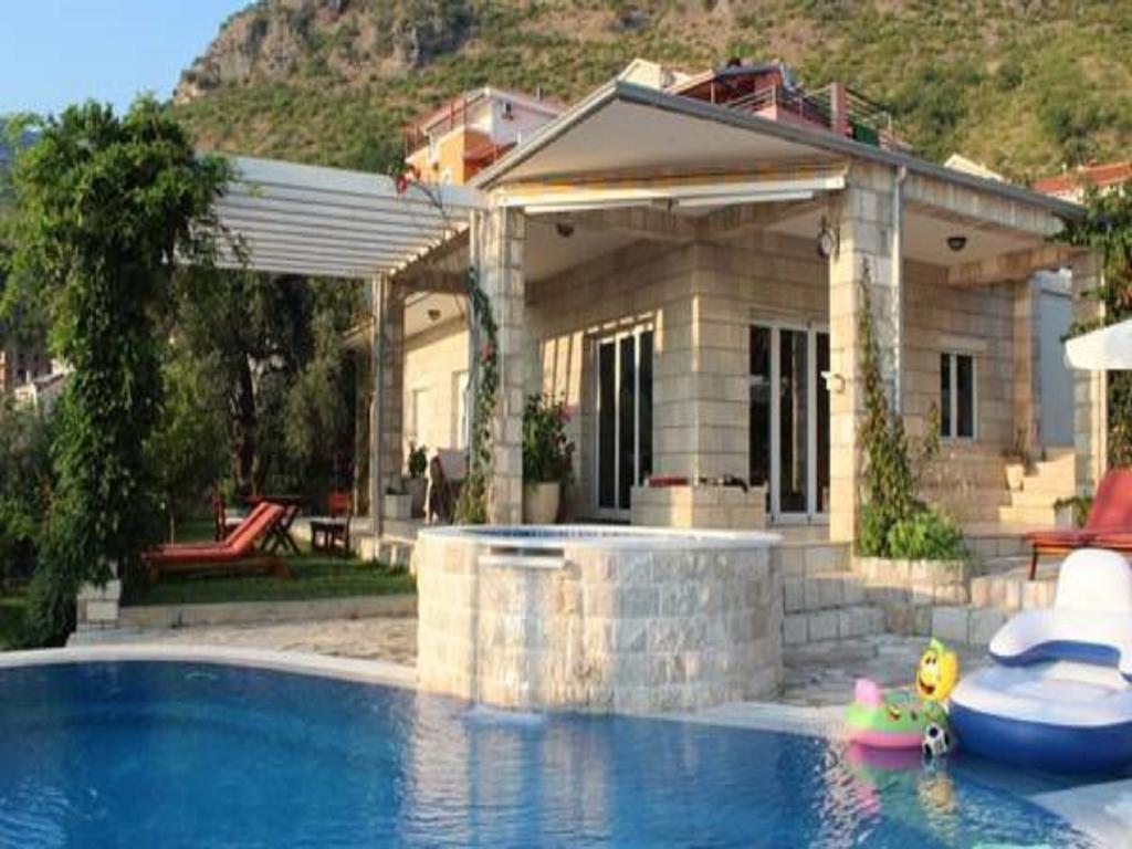 Villa con Piscina Privata