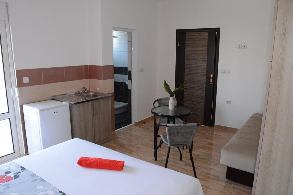 Family Studio,397716438:JPEG