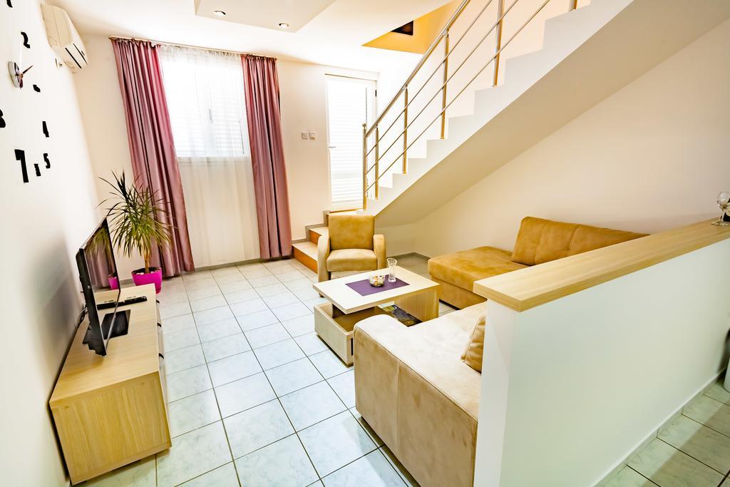 Duplex Apartment,408520674:JPEG