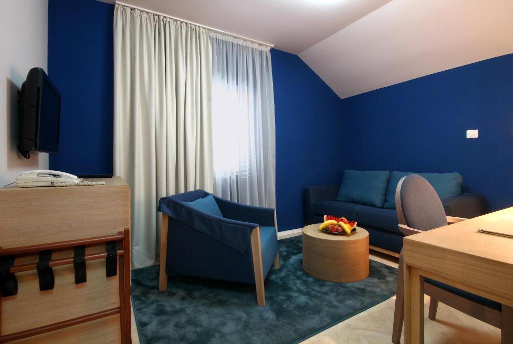 Comfort One-Bedroom Suite with Sea View (2-4 Adults),44776501:JPEG