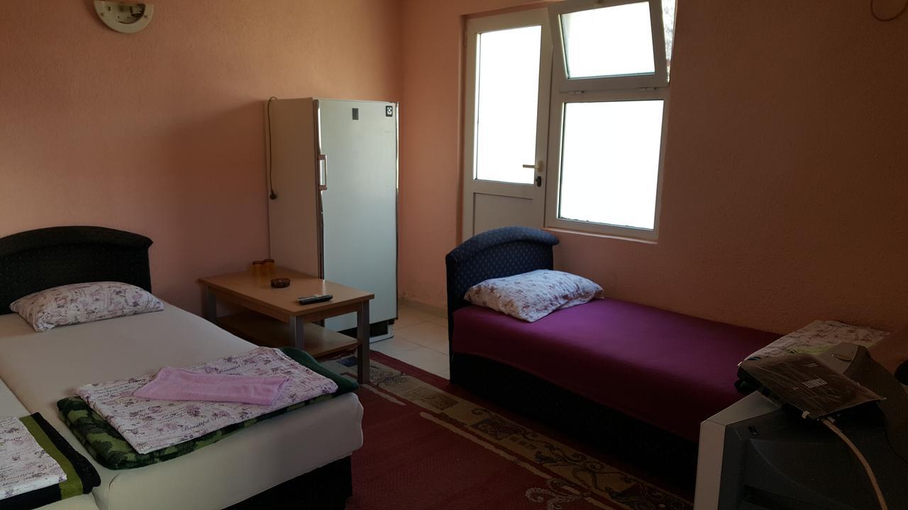 Dreibettzimmer mit Gemeinschaftsbad