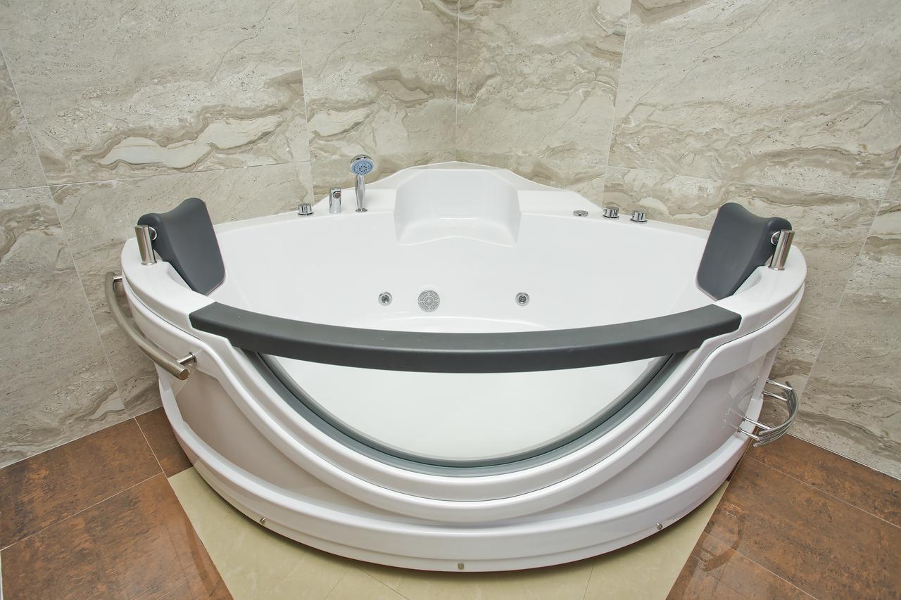 Deluxe One-Bedroom Apartment with Shared Roof Terrace and Sea View,652898241:JPEG