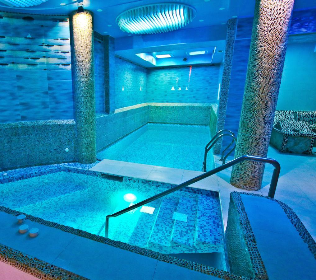 Superior Apartment with Terrace and Free Spa Access