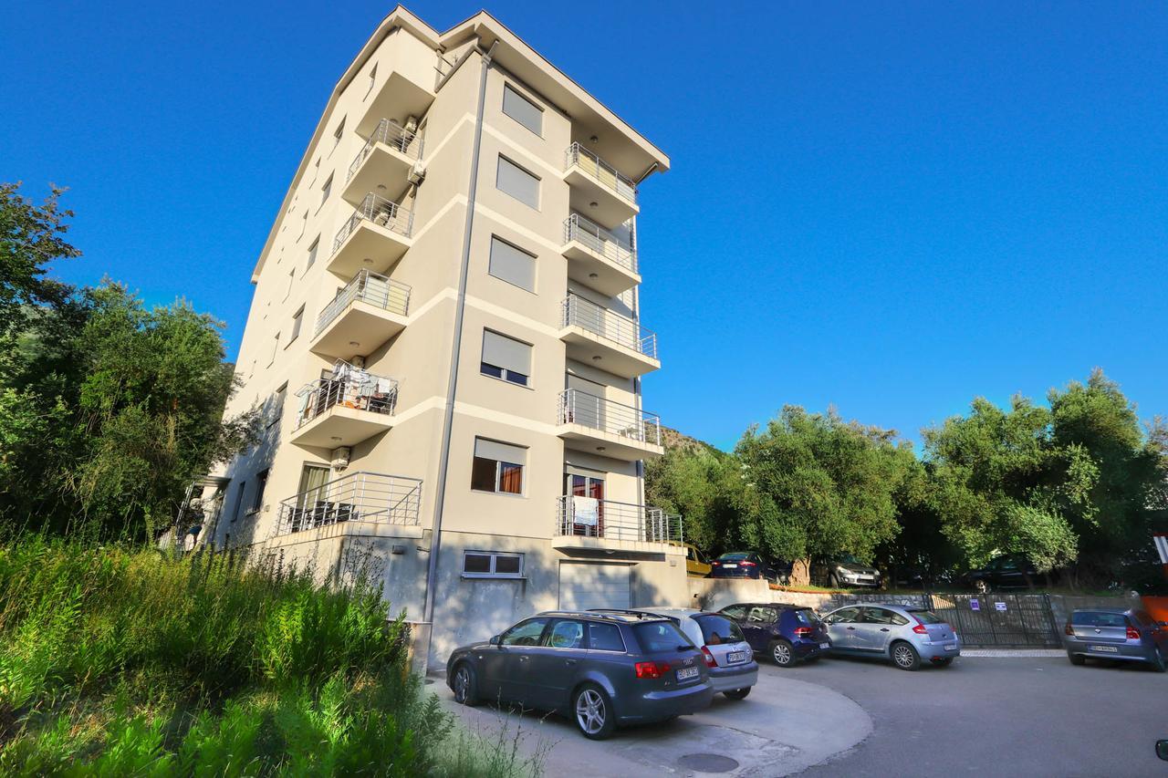 Apartment mit Balkon
