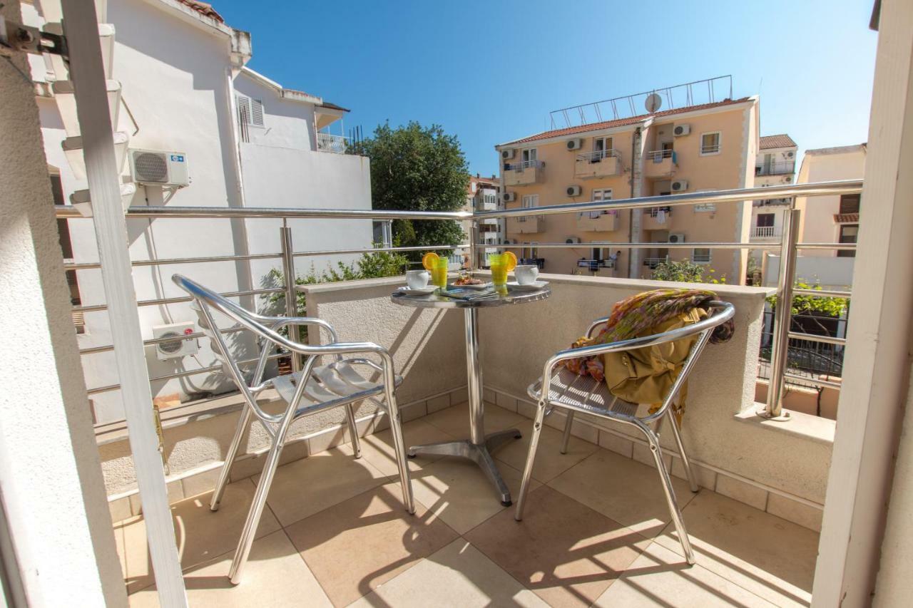 Studio Balcony
