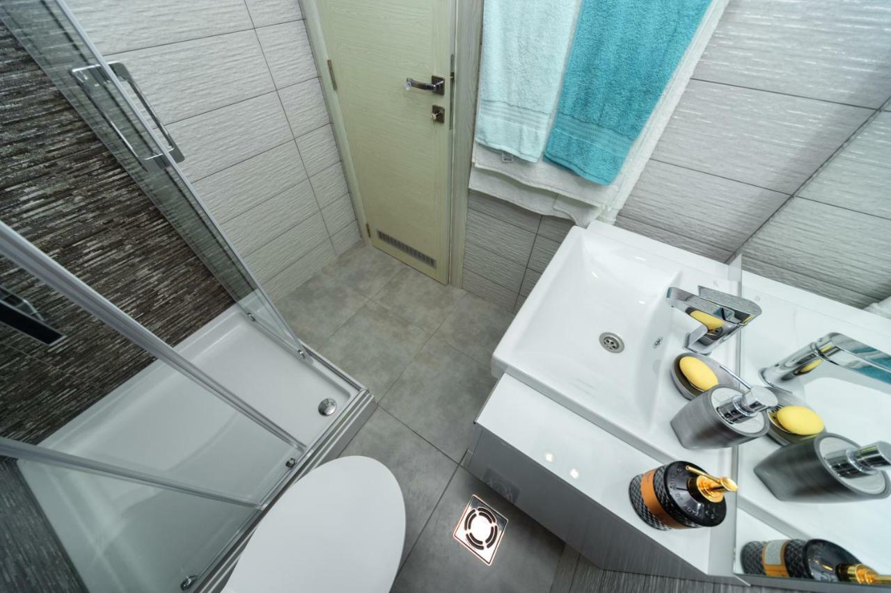 One-Bedroom Apartment,801884085:JPEG