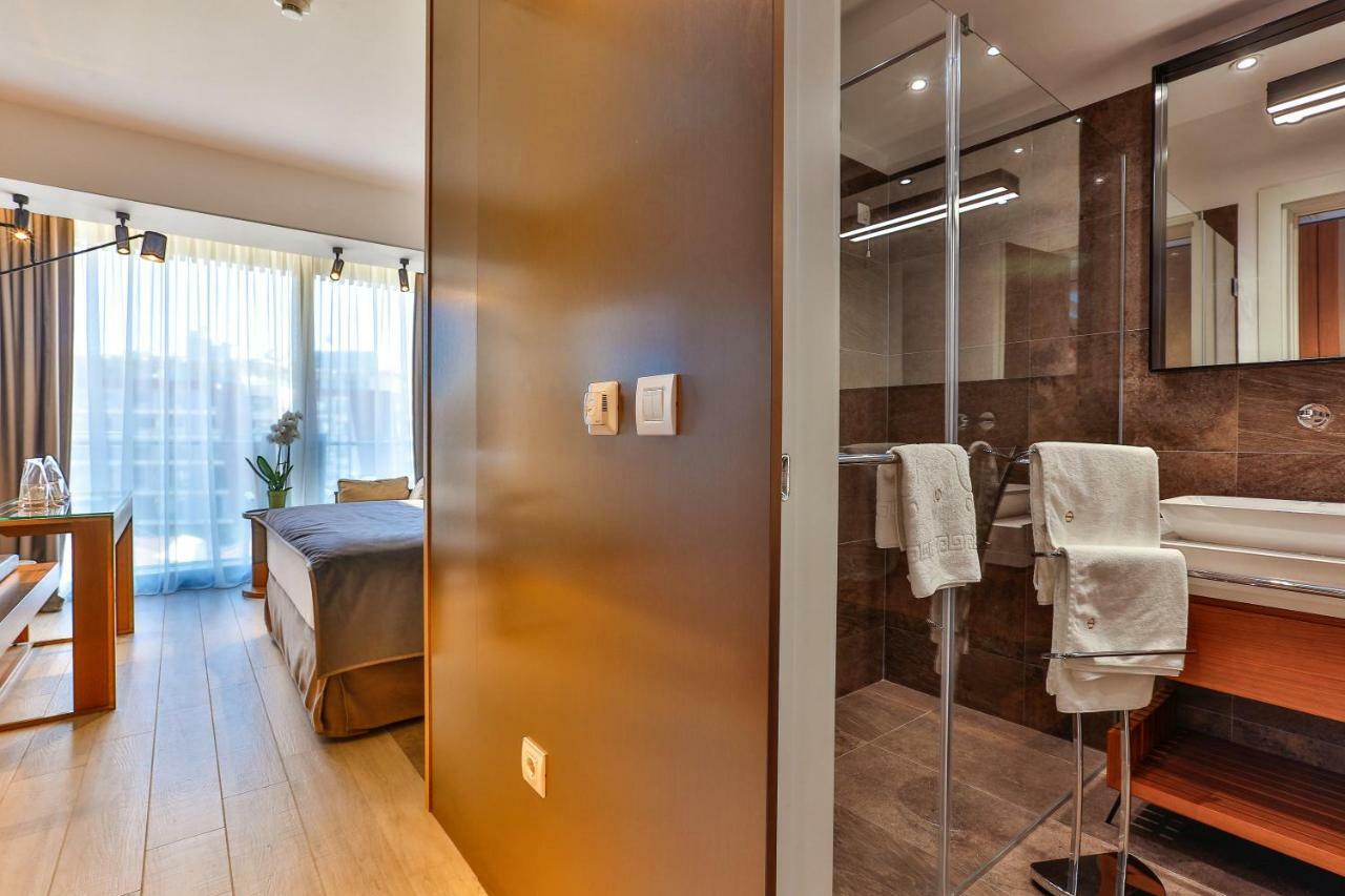 Standaard Tweepersoonskamer met 1 of 2 Bedden en Balkon