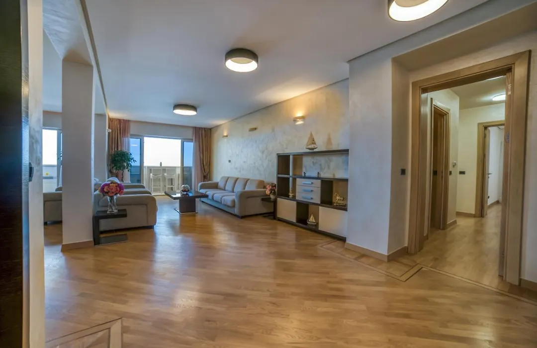 Petra'S Beachfront Penthouse-1