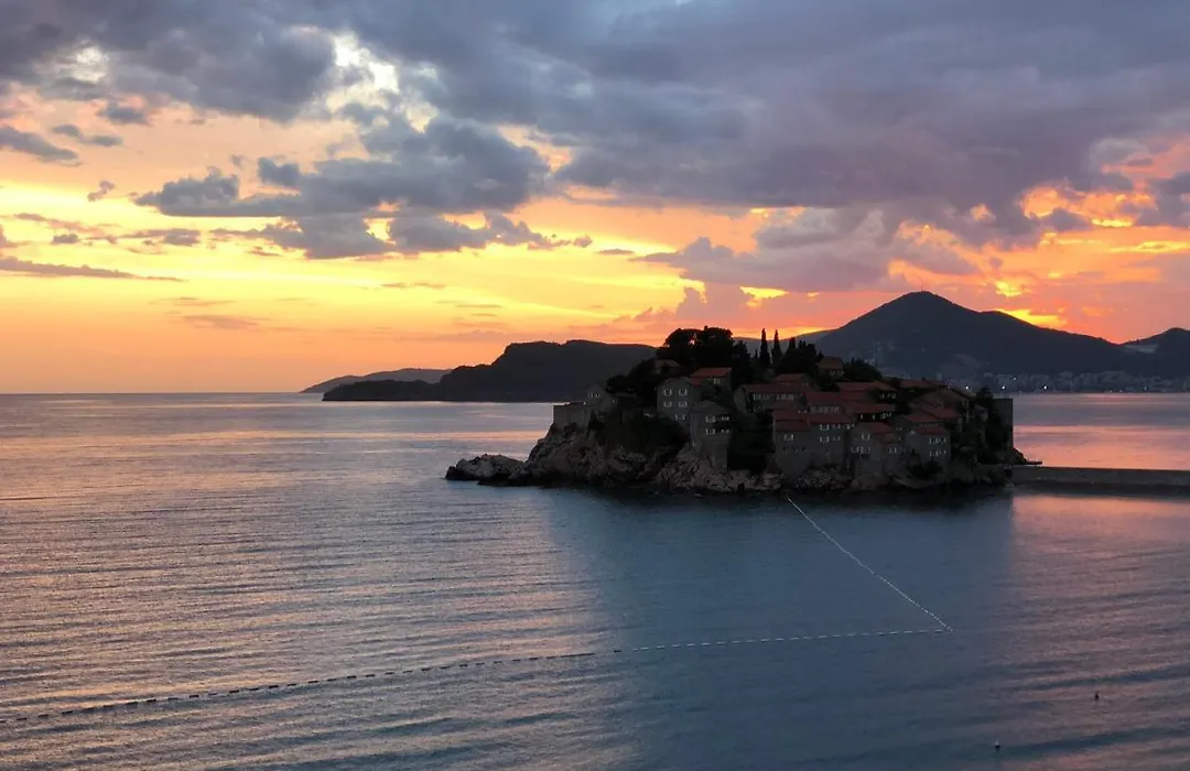 Sveti Stefan Beach Apartment-1
