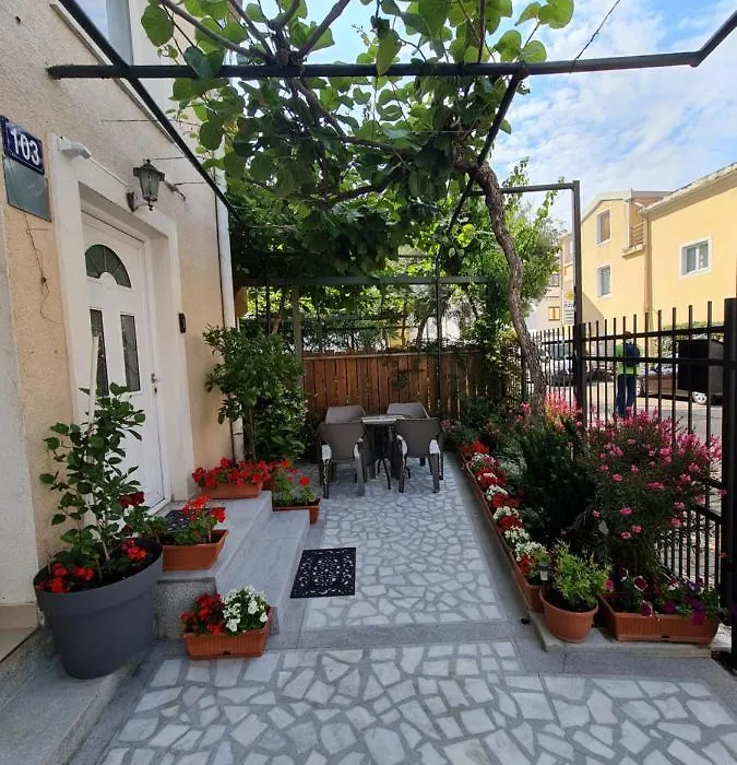 Hibiscus Guest House-1
