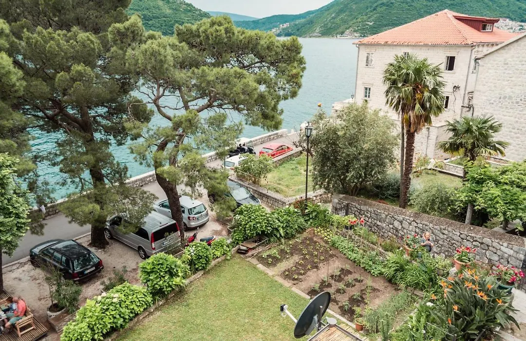Sunny Port Apartment & Rooms-1