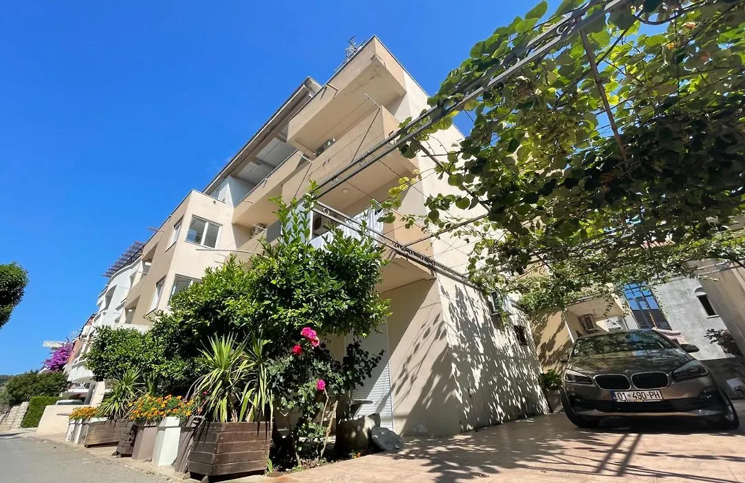 Apartments Lati-1