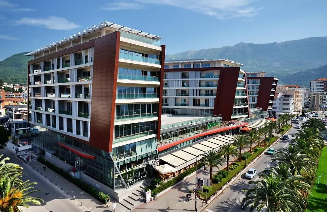 Condo Studio Plaza-1