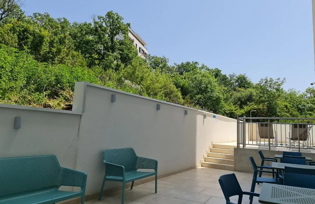 Apart Garni Hotel Larimar-1