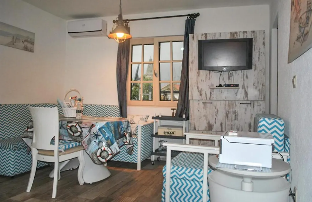 Awesome Home In Perast With 2 Bedrooms, Jacuzzi And Wifi-1